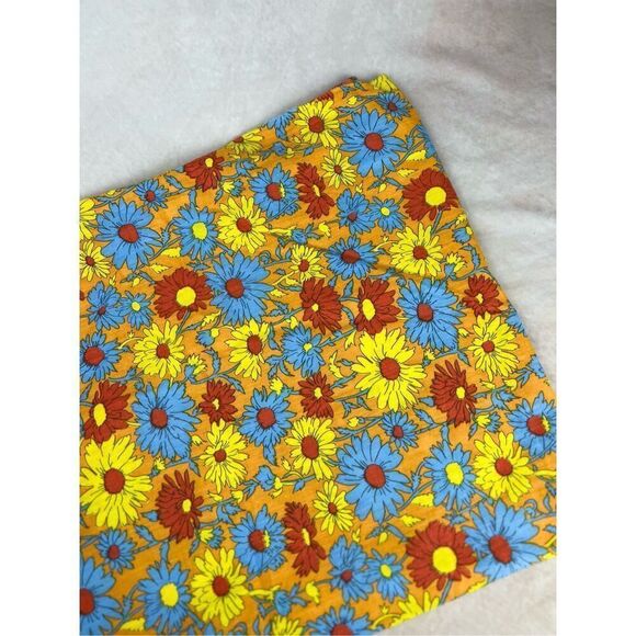 Vintage Mod Flower Power Fabric 31x35” - Picture 3 of 6